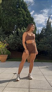 Shorts Reto Marrom