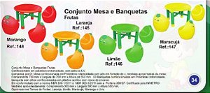 CONJUNTO DE MESA E BANQUETAS