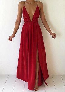 vestido vermelho com decote na frente