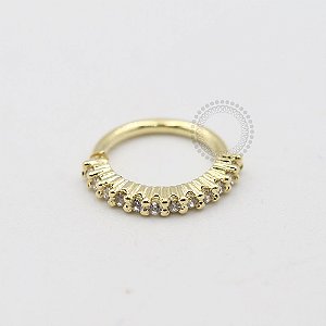 AR03 Argola Cravejada CZ de Torção Banho Ouro