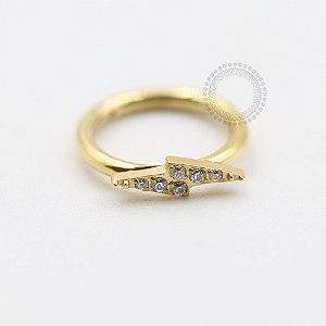 TN603 Segmento Raio CZ Titânio PVD Gold