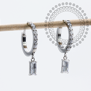 TN2127 Brinco Argola CZ Pingente Baguete Titânio ASTM F136