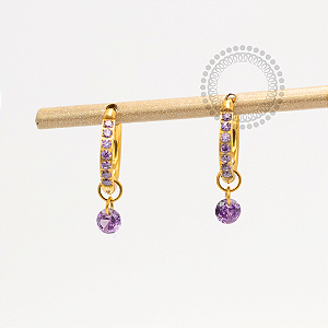 TN2370 Brinco Argola 1 Pingente CZ Roxo Titânio PVD Gold