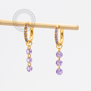 TN2372 Par de Brinco Argola 3 Pingente CZ Roxo Titânio PVD Gold