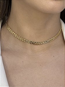 COLAR FOLHAS DELICADAS