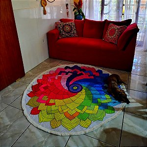 Canga Manta Redonda Decorativa Personalizada com Mandala Espiral Gigante Colorida - Perfeita para Praia e Piscina - Verão 2024
