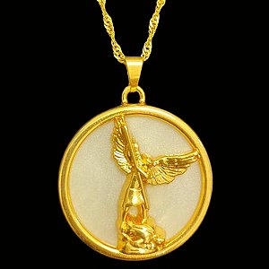 Medalha madrepérola São Miguel Arcanjo folheado a ouro 18k