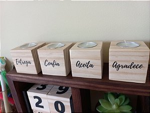 Porta Vela Cubo Pinus 5x5cm ENTREGA CONFIA ACEITA AGRADECE