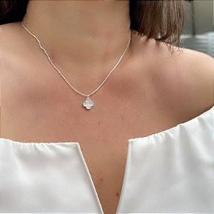 Colar Trevo Branco