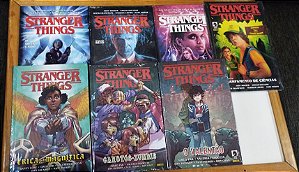 Stranger Things - Dark Horse Volume 1 a 4 + 3 Especiais - Capa Dura
