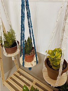 Suporte com base redonda em madeira pinus