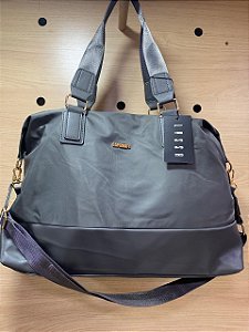 Bolsa Lyssa Sport em nylon e acompanha alça transversal com regulagem