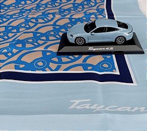 Cachecol Porsche Taycan Seda Natural Azul