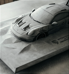 Escultura em Concreto Porsche 911 GT3 RS (992) – Edição Limitada