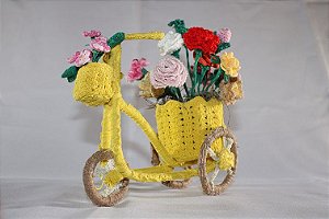 Bicicleta amarela com flores colorida