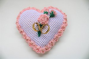 Almofadinha em forma de coração em crochê