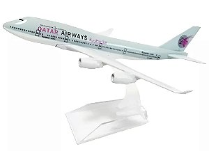 Miniatura Boeing 747-400 Qatar Airways - 16 cm