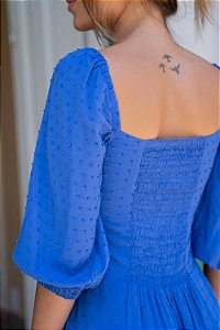 Vestido azul busto franzido e manga