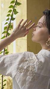 camisa linho off white Encanto