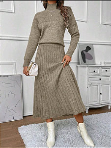 Conjunto Elegante de Suéter  Manga Longa de Raglan e Saia De Tricô
