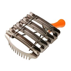 Raspadeira de Metal Para Cavalos 8 Linhas Com Pente de Crina - Cabo em Madeira