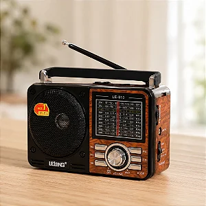 Rádio Retrô Recarregável AM FM USB SD 5W Lelong LE-610