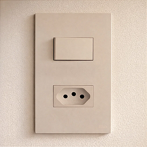 CJ INTERRUPTOR SIMPLES + TOMADA 20A 4X2 - RECTA AREIA SATIN FOSCO