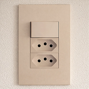 CJ INTERRUPTOR SIMPLES + TOMADA DUPLA 10A 4X2 - RECTA AREIA SATIN FOSCO