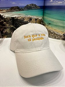 Boné "Bora que a vida tá passando"