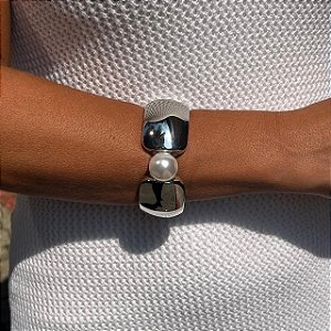 BRACELETE LARGO COM PEDRA AO MEIO