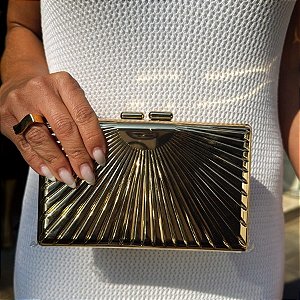 CLUTCH METAL LISTRAS RAIOS SOLARES DOURADA