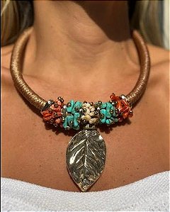 COLAR CORDA MARROM PENA