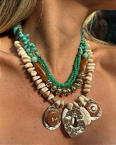 COLAR TRIPLO BEGE CONCHAS