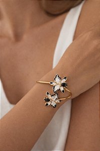 BRACELETE DUAS FLORES PRETO BRANCO