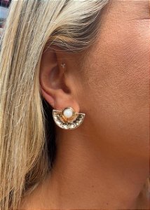 BRINCO LEQUE MARTELADO COM PEROLA