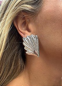 BRINCO MEIA CONCHA PRATA