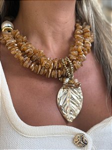 MAXI COLAR PENA BEGE