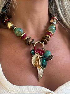 MAXI COLAR PENA VERDE MARROM MARSALA