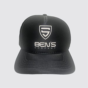Boné Trucker 100% poliéster com detalhes em alto relevo emborrachado