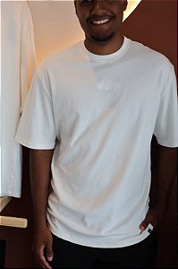 Camiseta Over Bordado DIBOA - Off White