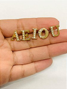 Piercing Letra Dourada  Com Strass e Pino Modelo Novo - Unidade