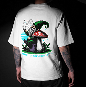 CAMISETA OVERSIZED BRANCA GNOMO COGUMELO