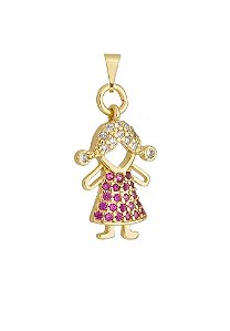 Pingente menina cravejado pink banho de ouro 18k