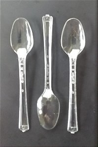 Mini colherzinha de cristal, doces e sobremesas.