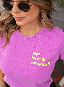 T-Shirt feminina seja forte e corajosa