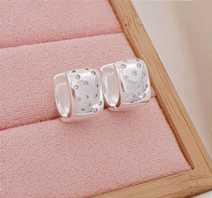 Brinco Mini Argola Zircônia Dado