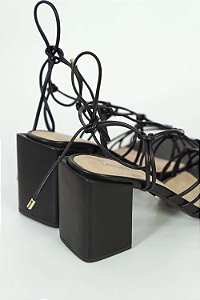 SANDALIA SALTO BLOCO DE AMARRAS LANÇA PERFUME