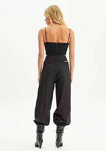 CALÇA CARROT ALFAIATARIA COM PREGAS LANÇA PERFUME