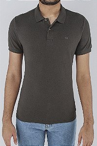 POLO MC ESSENCIAL SLIM PIQUET MARROM -OGOCHI
