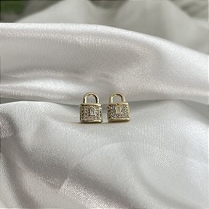 Brinco cadeado cravejado com zircônias banhado em ouro 18K